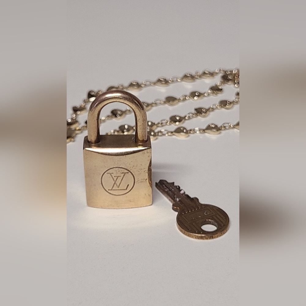 Louis Vuitton #201 Lock & Key - Picture 6 of 11